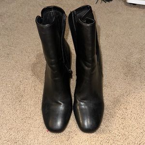 7.5 black short heeled booties